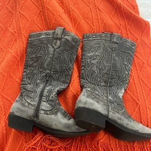 Cowboy boots size 9